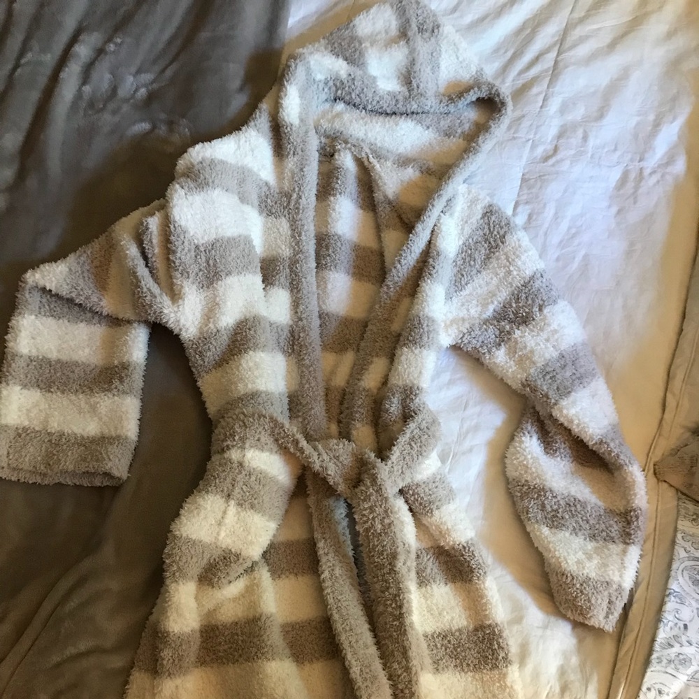 Short fuzzy striped robe